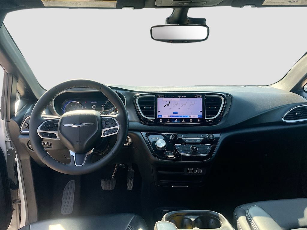 Used 2025 Chrysler Voyager LX FWD image 20