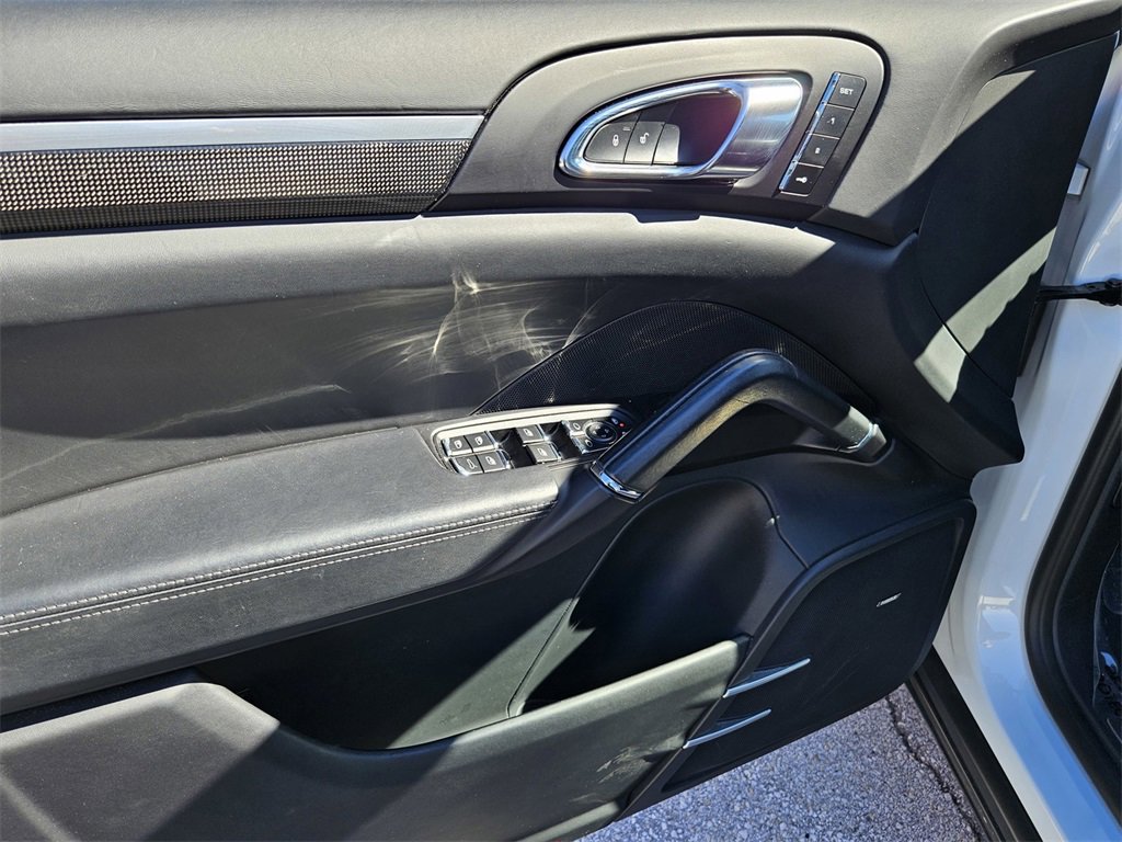 Used 2016 Porsche Cayenne Turbo image 14