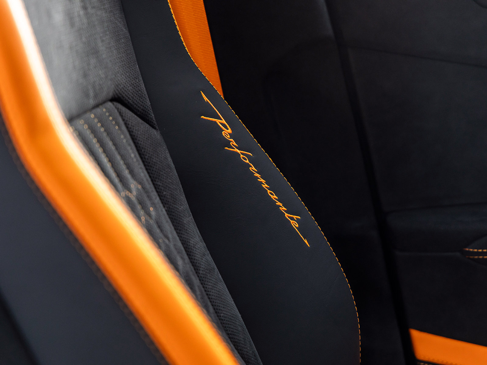 Used 2023 Lamborghini Urus Performante AWD/4WD image 52