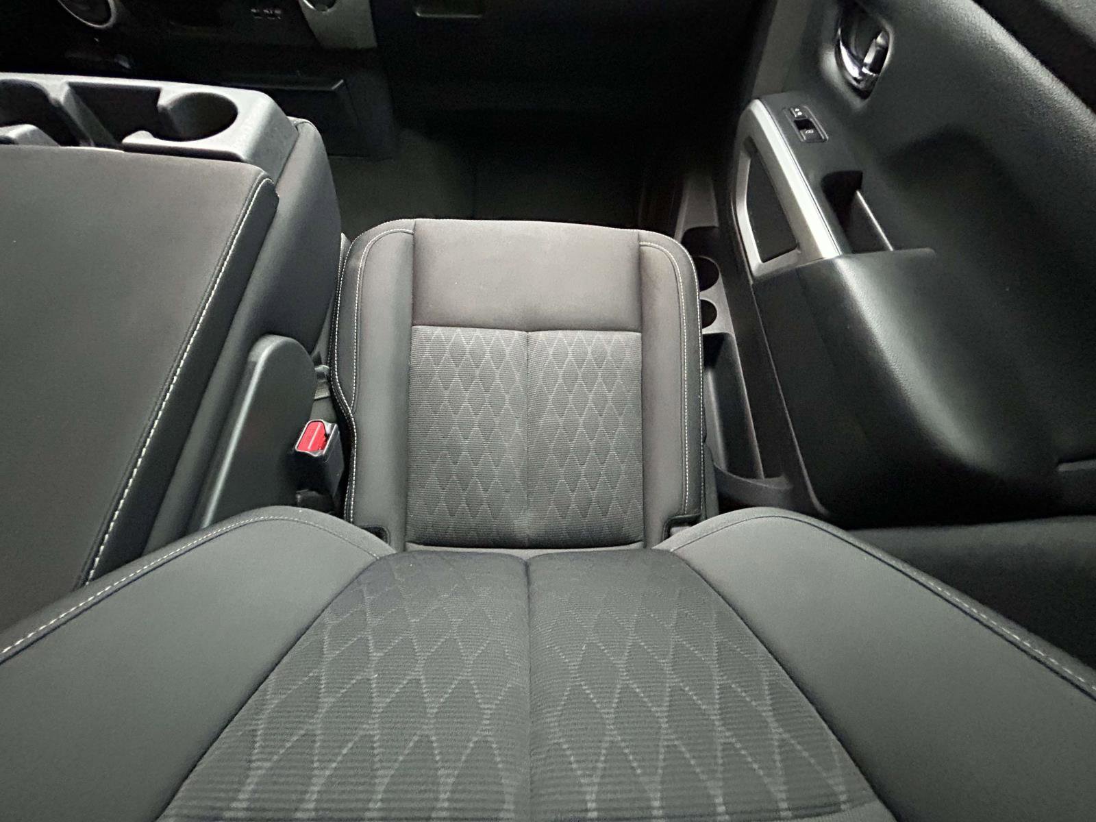 Used 2019 Nissan Titan SV image 13