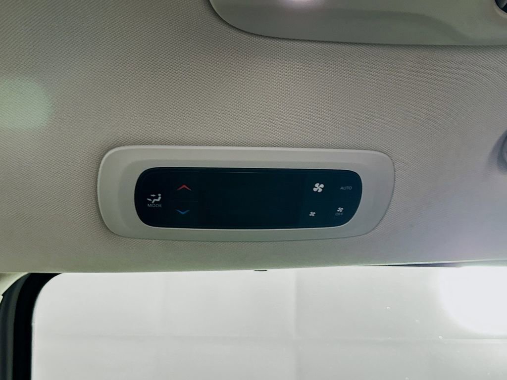 Certified 2024 Chrysler Pacifica Touring-L image 35