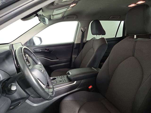 Used 2023 Toyota Highlander LE image 14