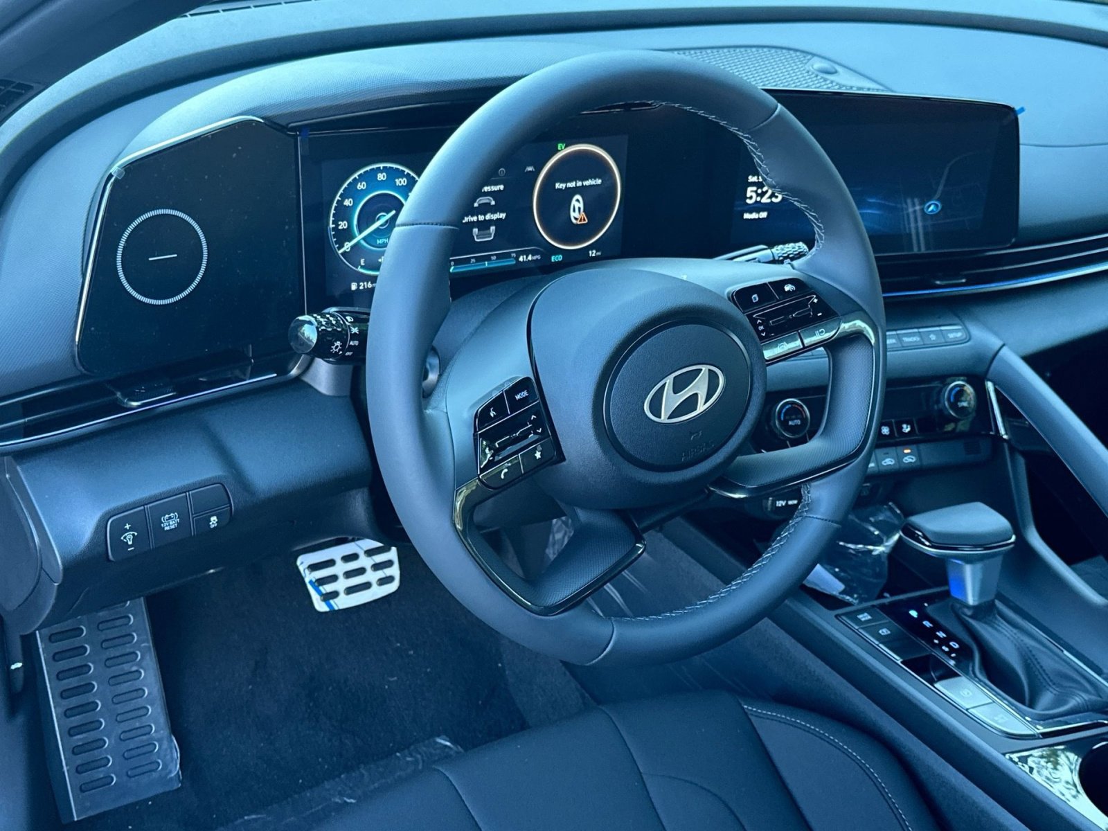 New 2025 Hyundai Elantra SEL image 15