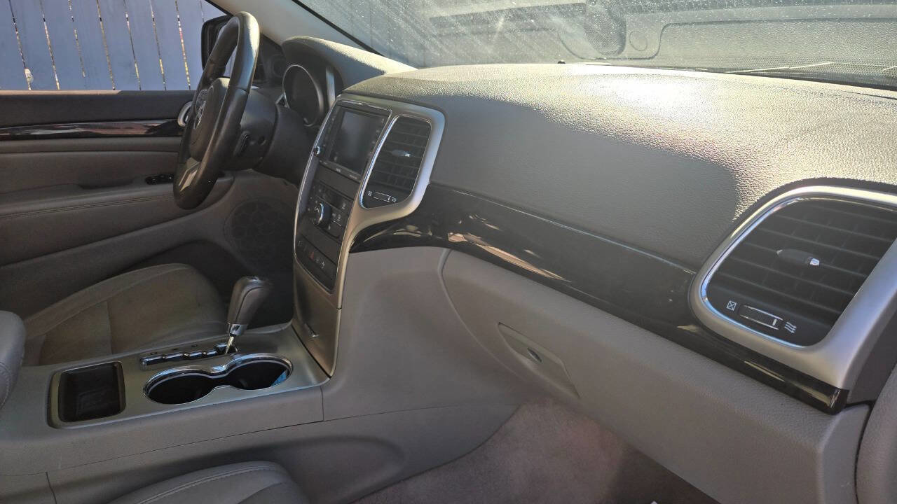 Used 2012 Jeep Grand Cherokee Laredo RWD image 9