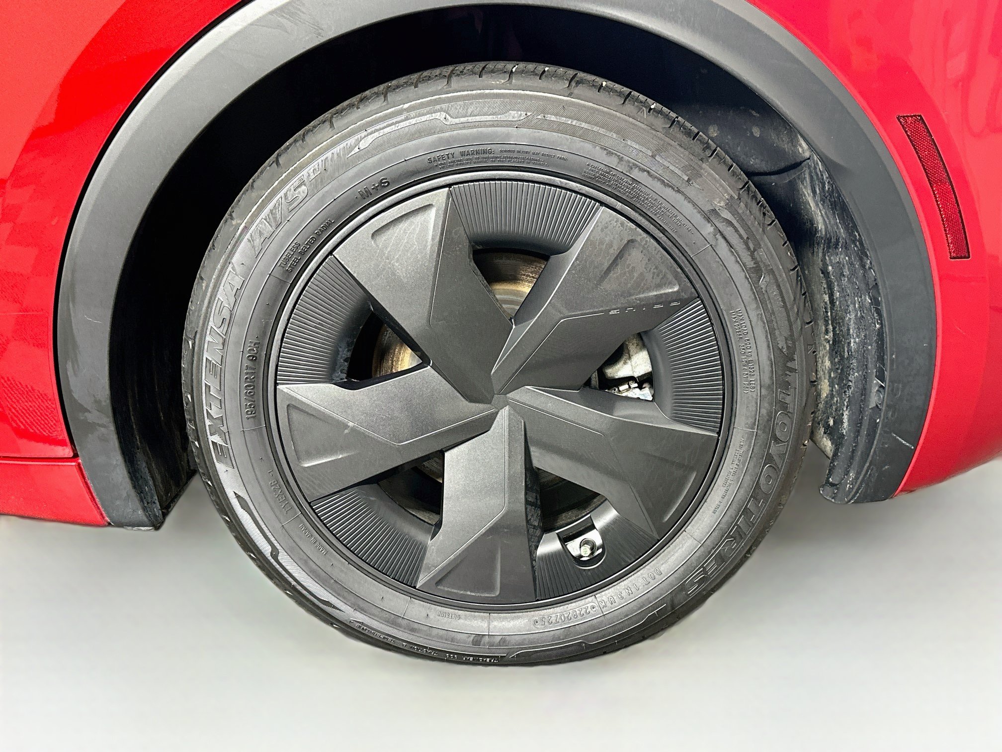 Used 2025 Toyota Prius LE FWD image 11