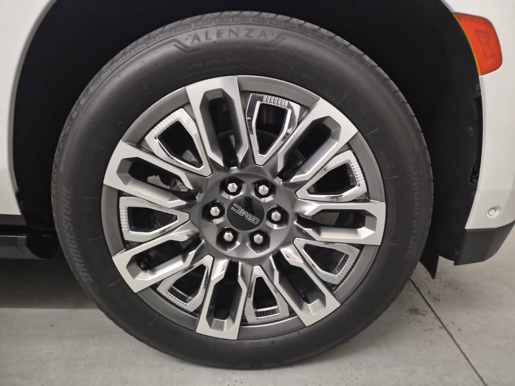 Used 2023 GMC Yukon Denali Ultimate image 11