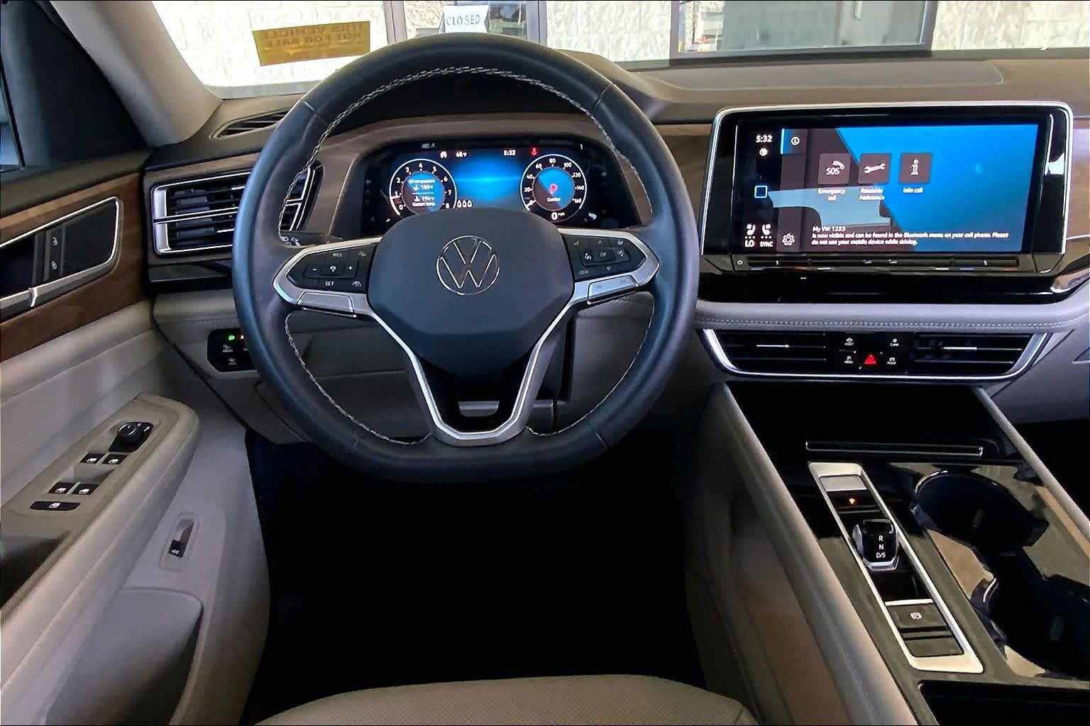 Used 2024 Volkswagen Atlas SE FWD image 6