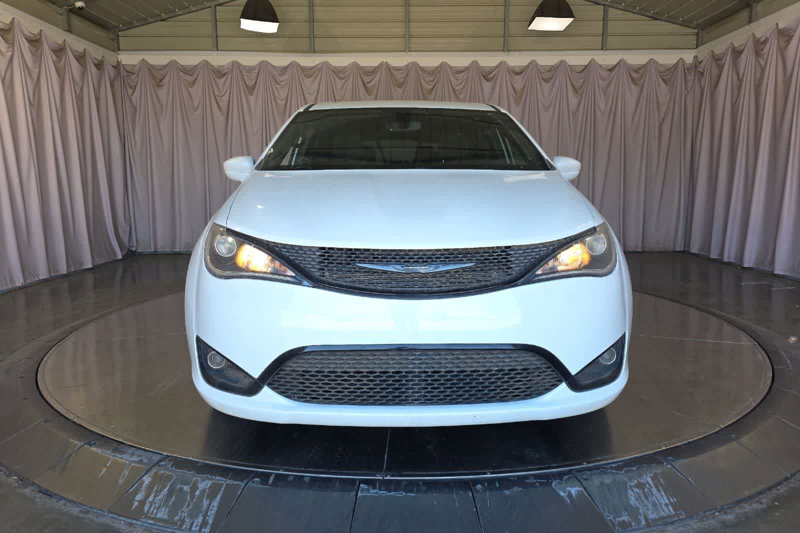 Used 2020 Chrysler Pacifica Touring w/ S Appearance Package FWD image 11