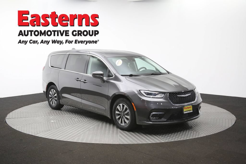 Used 2022 Chrysler Pacifica Touring-L w/ Uconnect Theater Family Group FWD image 50