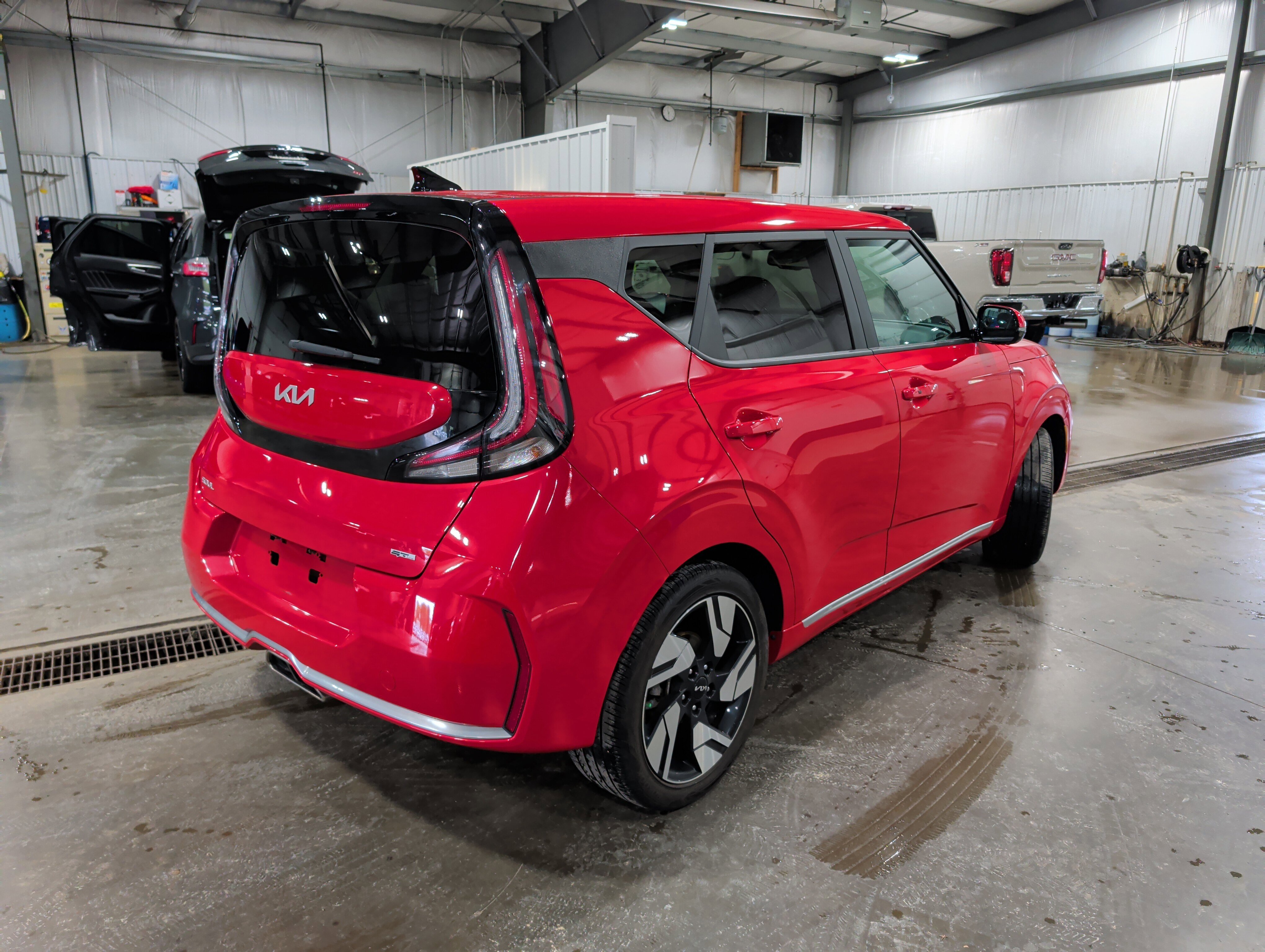 Used 2024 Kia Soul GT-Line w/ GT-Line Technology Package FWD image 3
