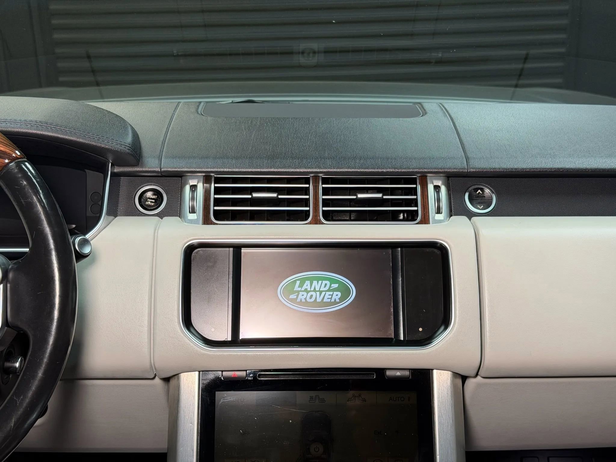 Used 2014 Land Rover Range Rover Supercharged image 30