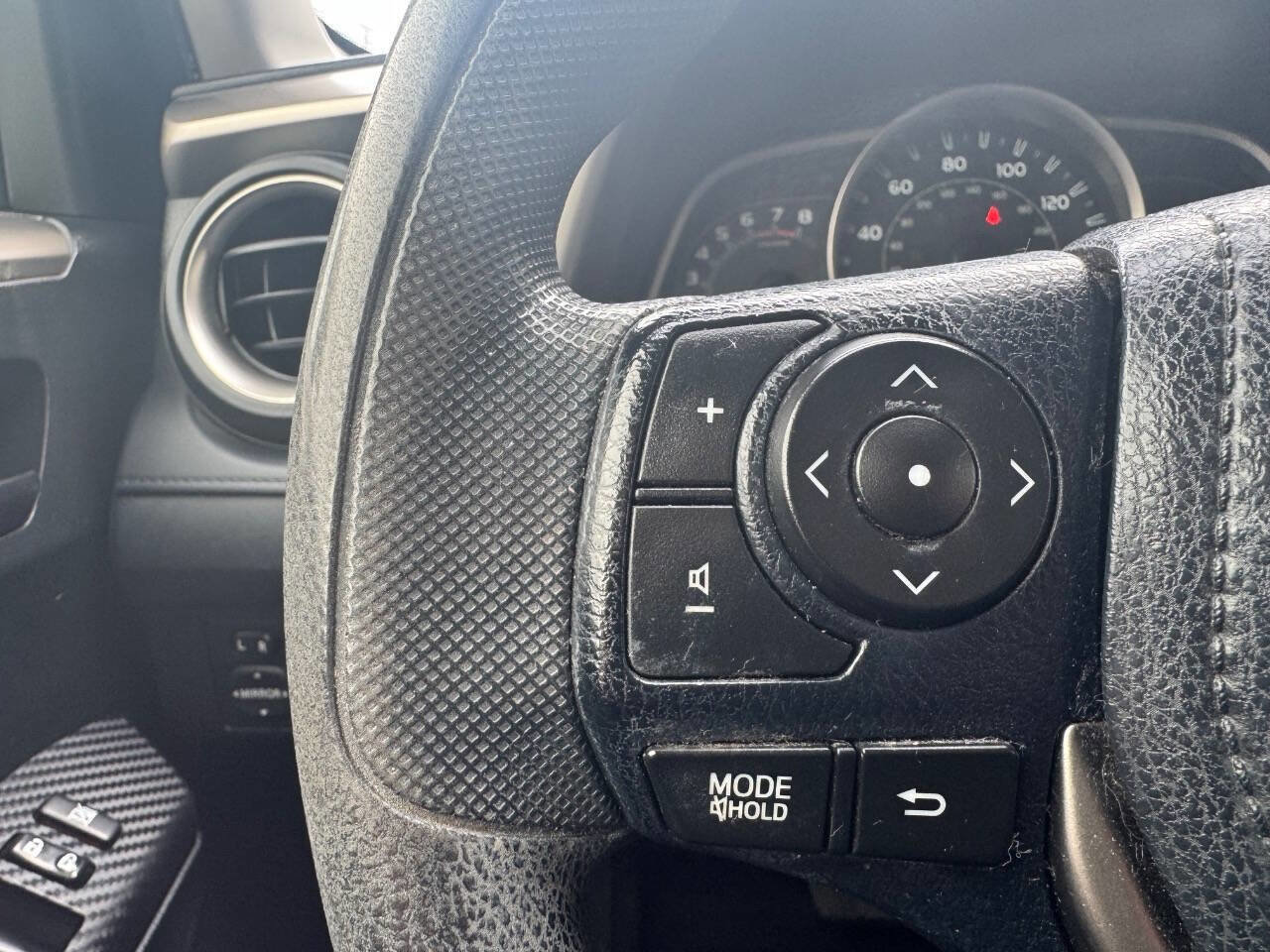 Used 2015 Toyota RAV4 LE image 28