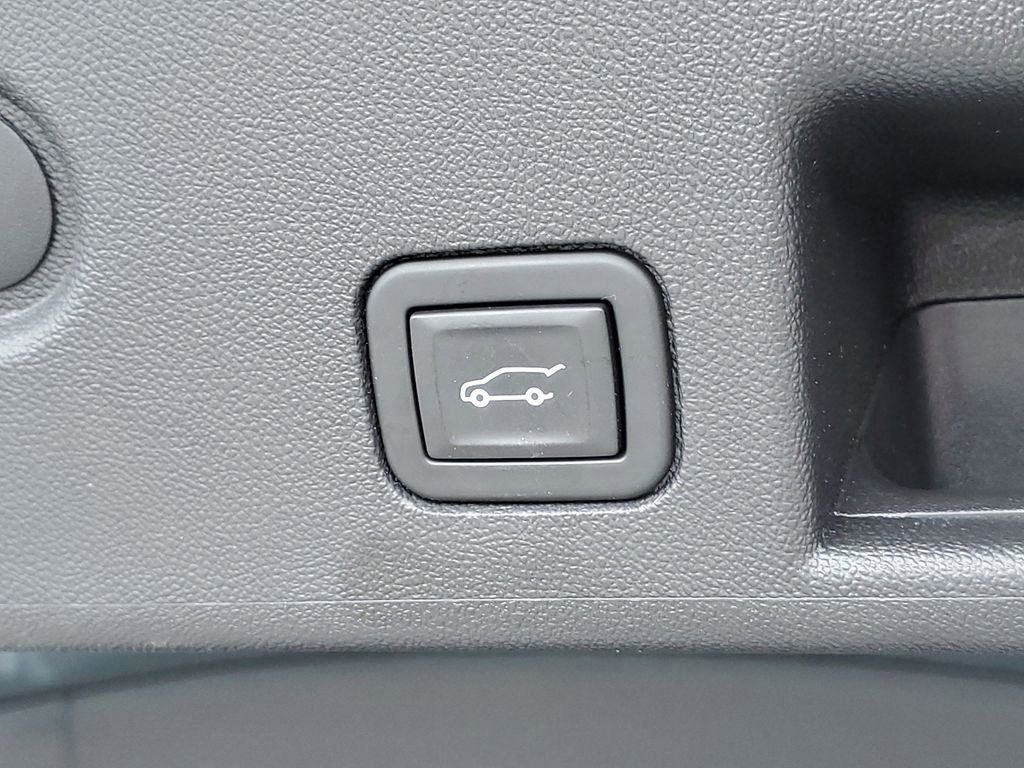 Used 2023 Chevrolet Equinox Premier image 32