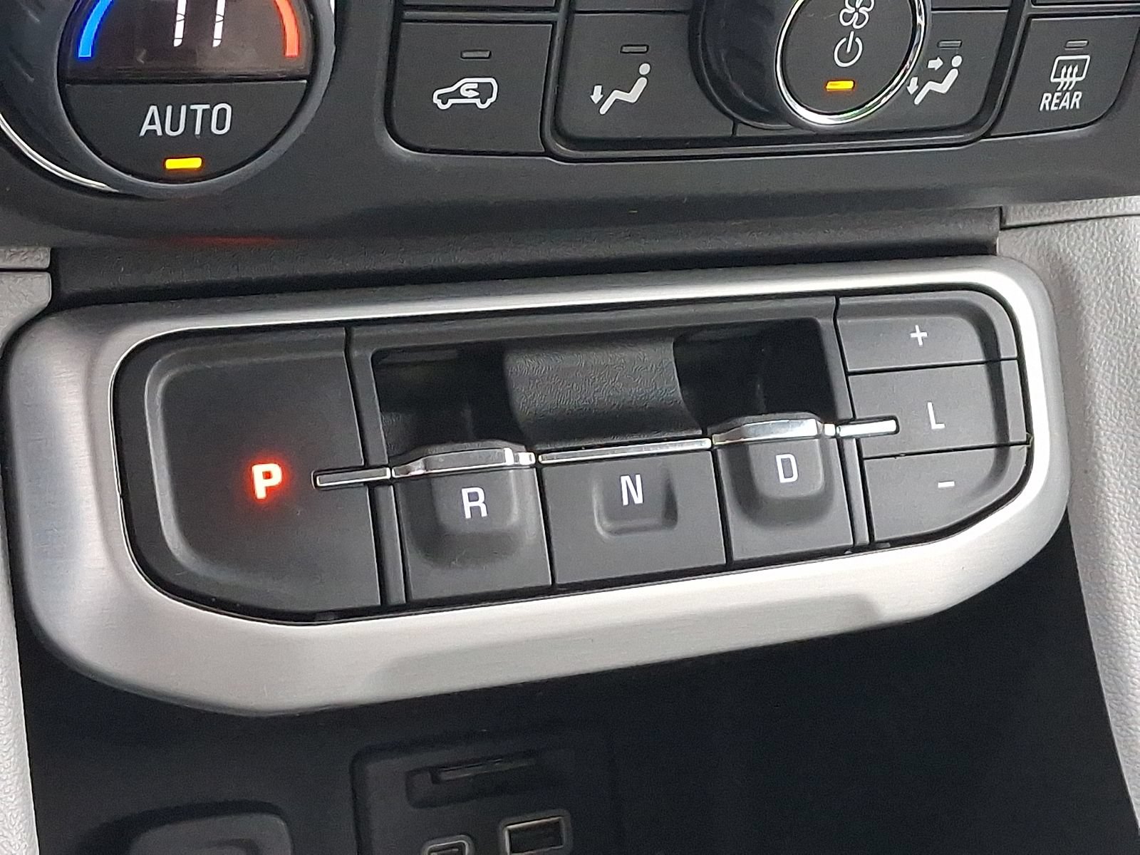 Used 2023 GMC Acadia SLT w/ Technology Package AWD/4WD image 16