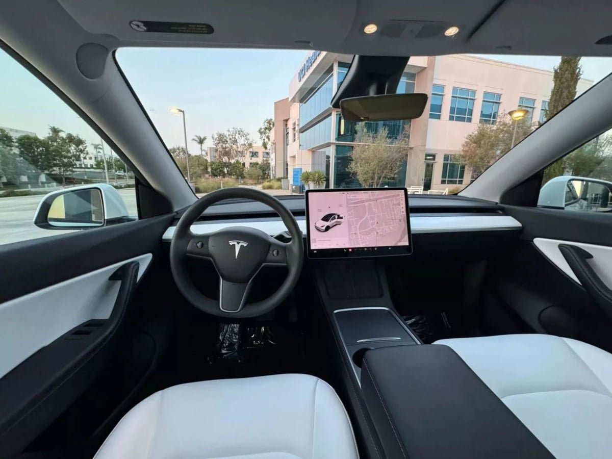 Used 2023 Tesla Model Y Long Range AWD/4WD image 17