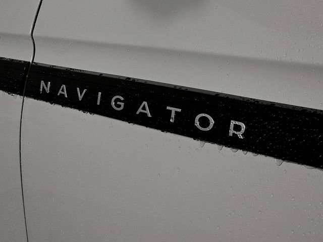 Used 2025 Lincoln Navigator Black Label image 32