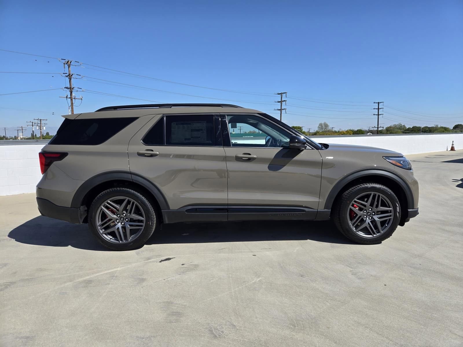 New 2026 Ford Explorer ST-Line w/ ST-Line Street Pack image 2