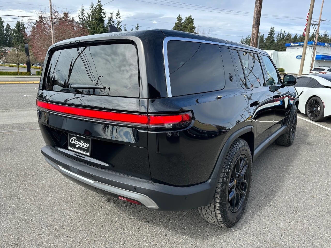 Used 2023 Rivian R1S Adventure image 11