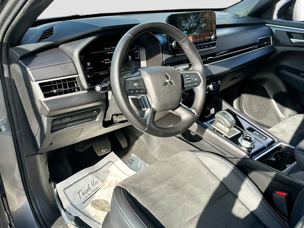 Used 2024 Mitsubishi Outlander SE Black Edition image 9