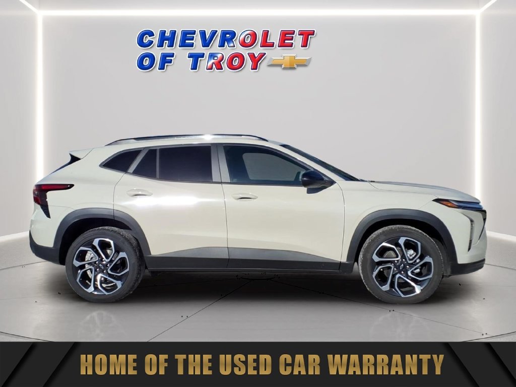 Used 2026 Chevrolet Trax RS w/ Sunroof Package FWD image 10