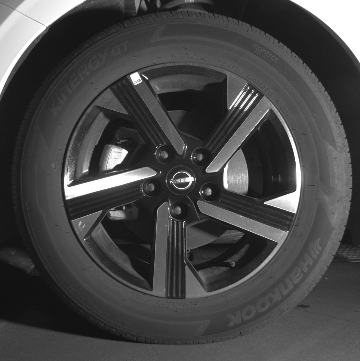 Used 2025 Nissan Sentra SV FWD image 11