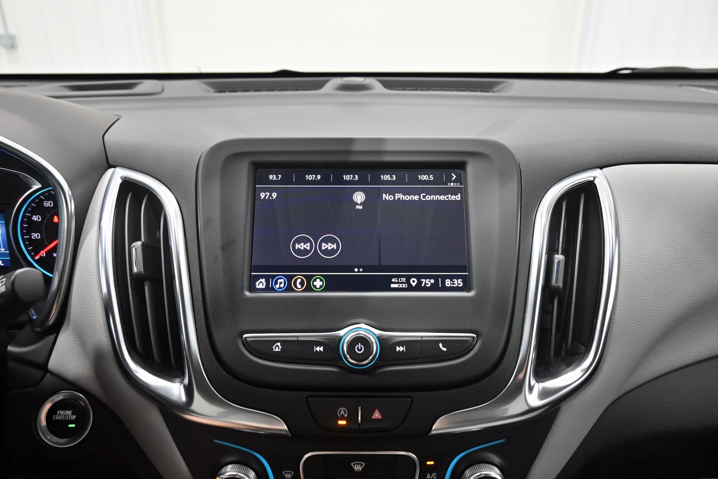 Used 2024 Chevrolet Equinox LS w/ LS Convenience Package FWD image 14