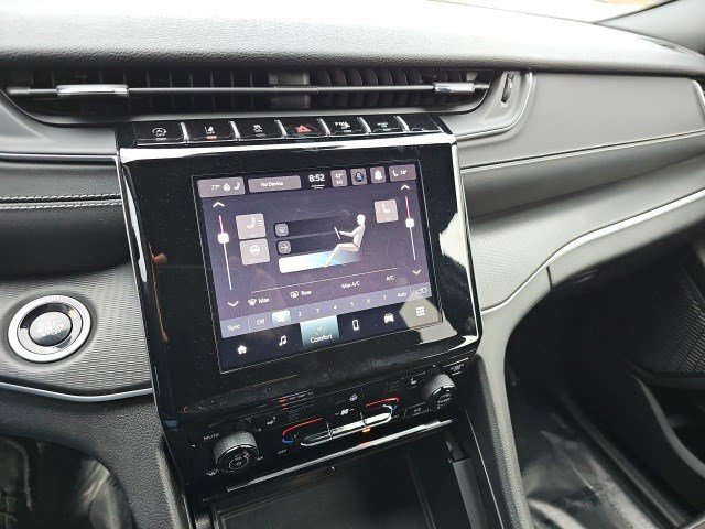 Used 2024 Jeep Grand Cherokee Altitude image 24