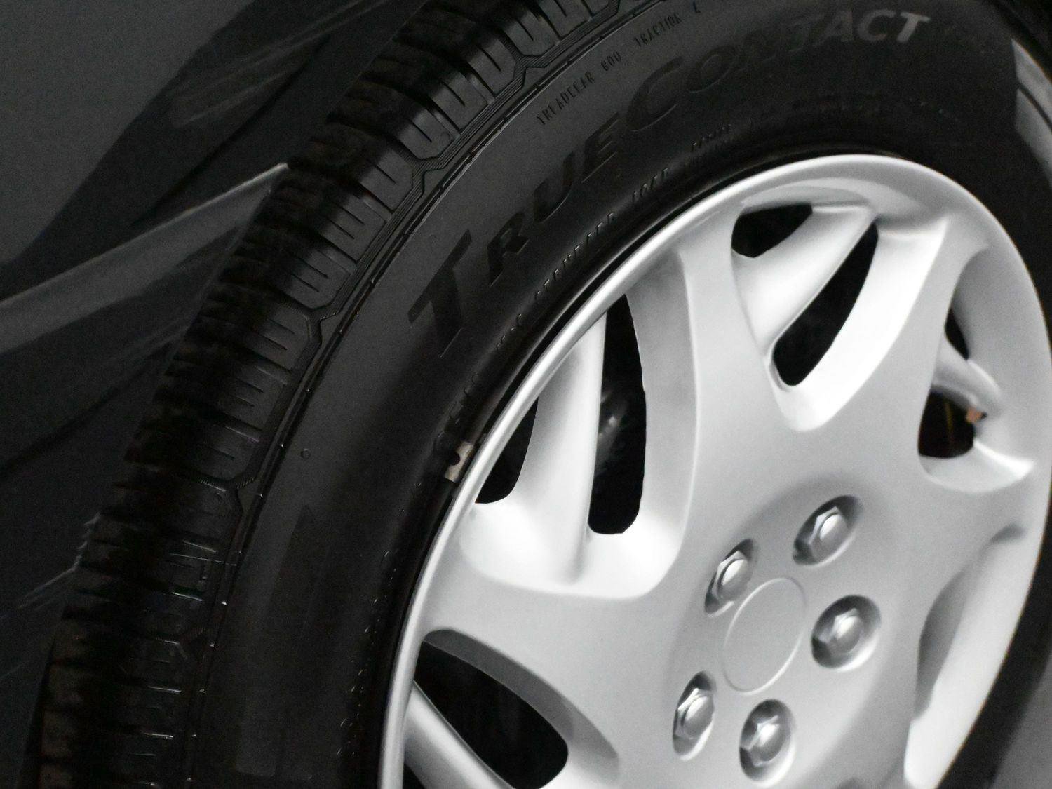 Used 2015 Toyota Camry LE FWD image 11