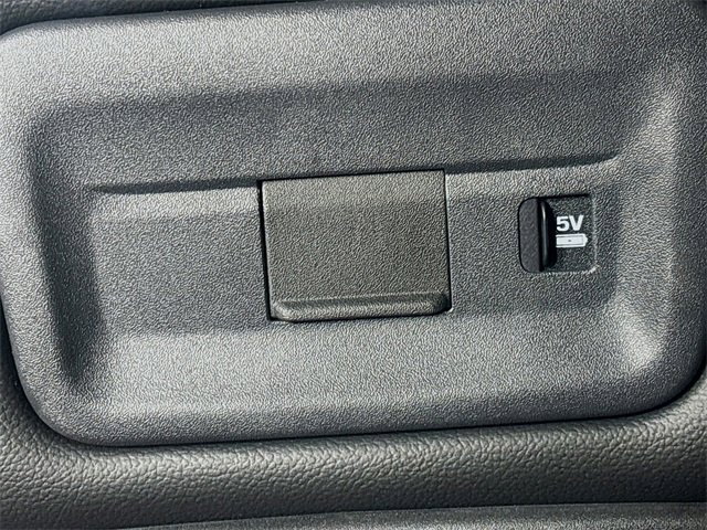 Used 2024 Land Rover Discovery Dynamic SE image 26