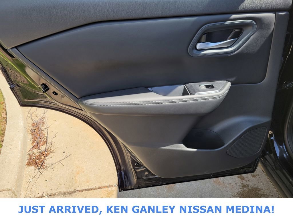 Certified 2026 Nissan Rogue SV AWD/4WD image 16