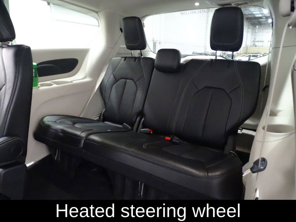 Used 2024 Chrysler Pacifica Touring-L image 17