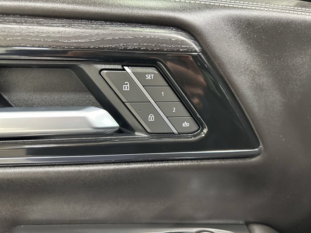 Used 2025 GMC Yukon AT4 Ultimate AWD/4WD image 15