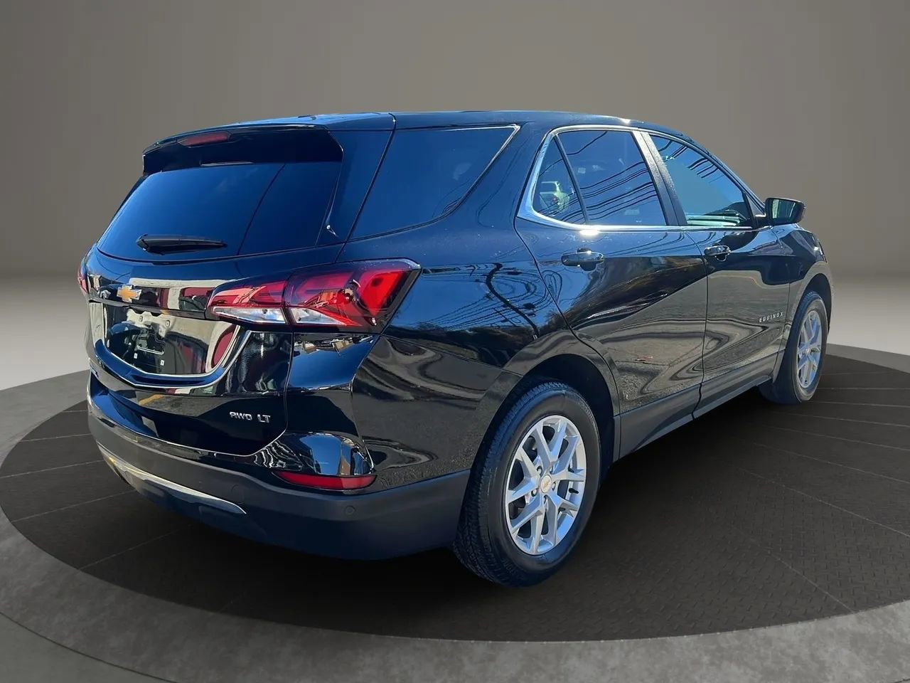 Used 2023 Chevrolet Equinox LT w/ Driver Convenience Package image 5