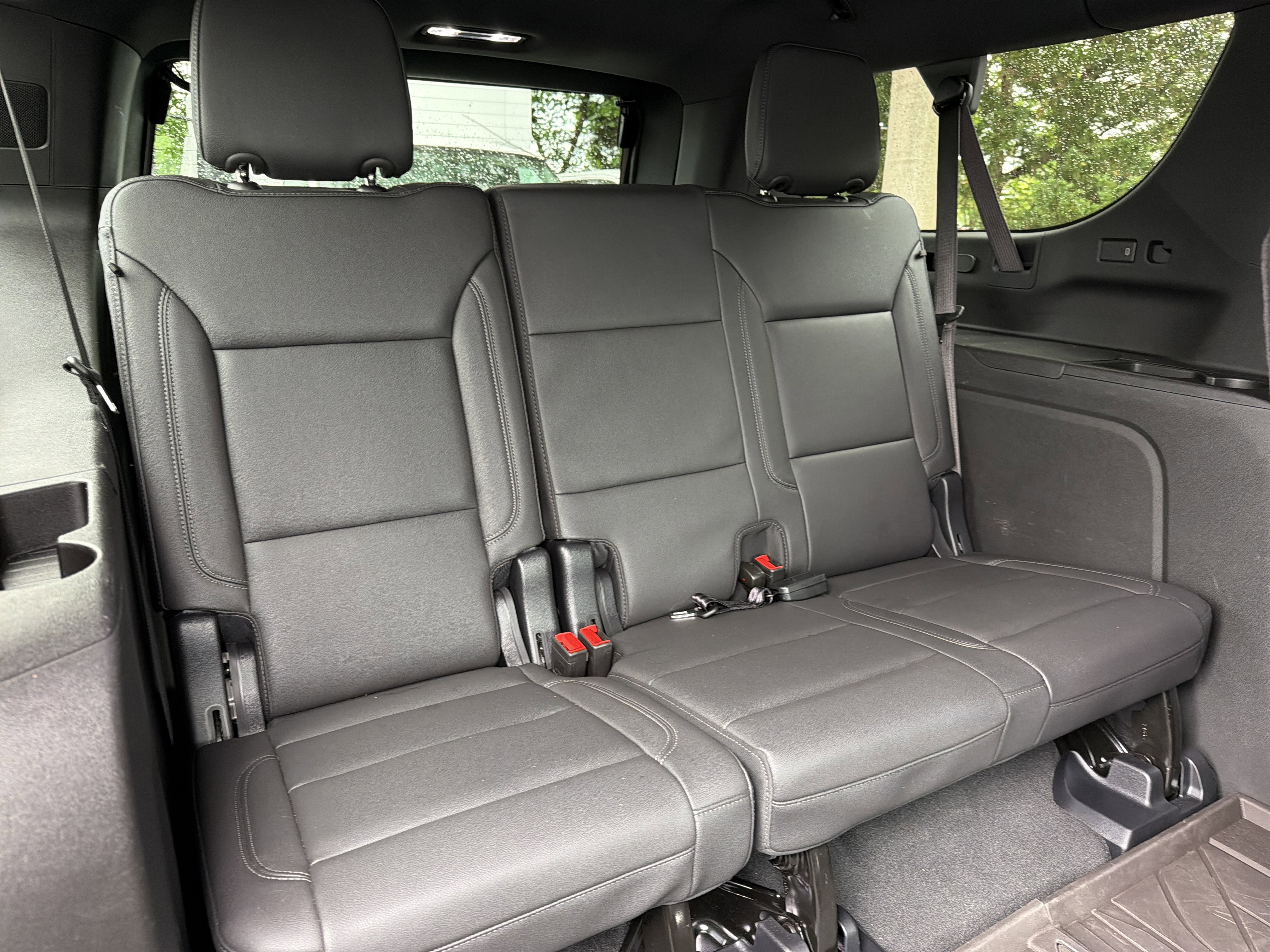 Used 2025 Chevrolet Suburban LT w/ Comfort Package RWD image 31
