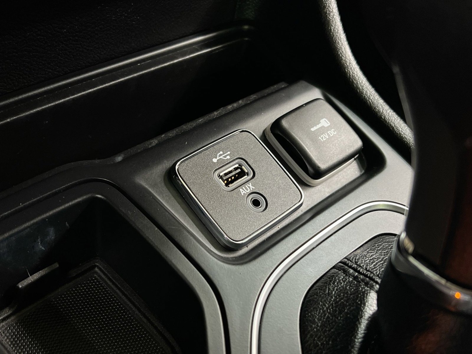 Used 2019 Jeep Cherokee Latitude w/ Popular Appearance Group image 34