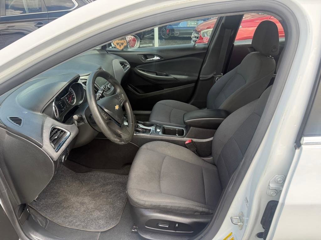 Used 2019 Chevrolet Cruze LT w/ LT True North Edition FWD image 11