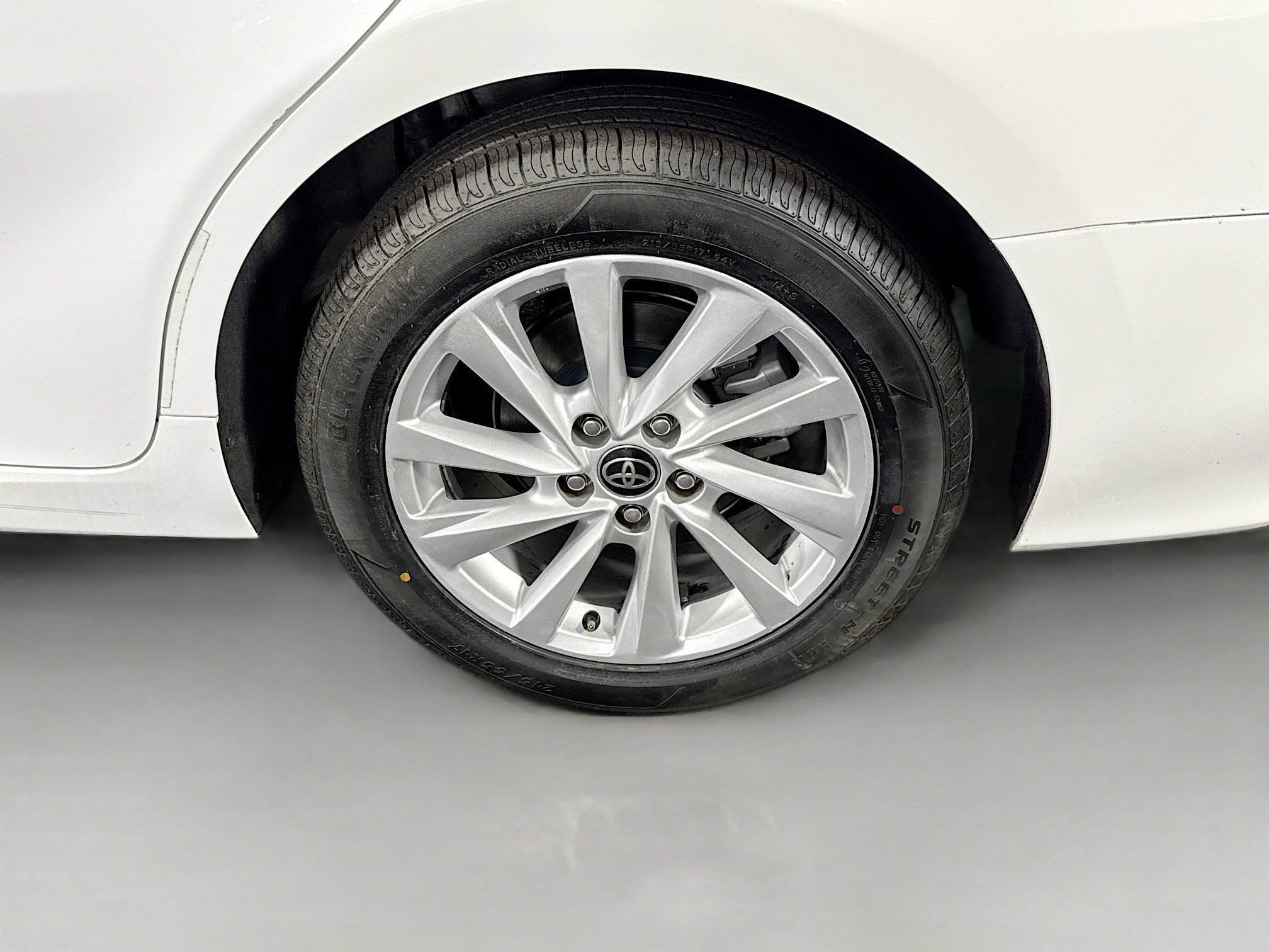 Used 2021 Toyota Camry LE image 36