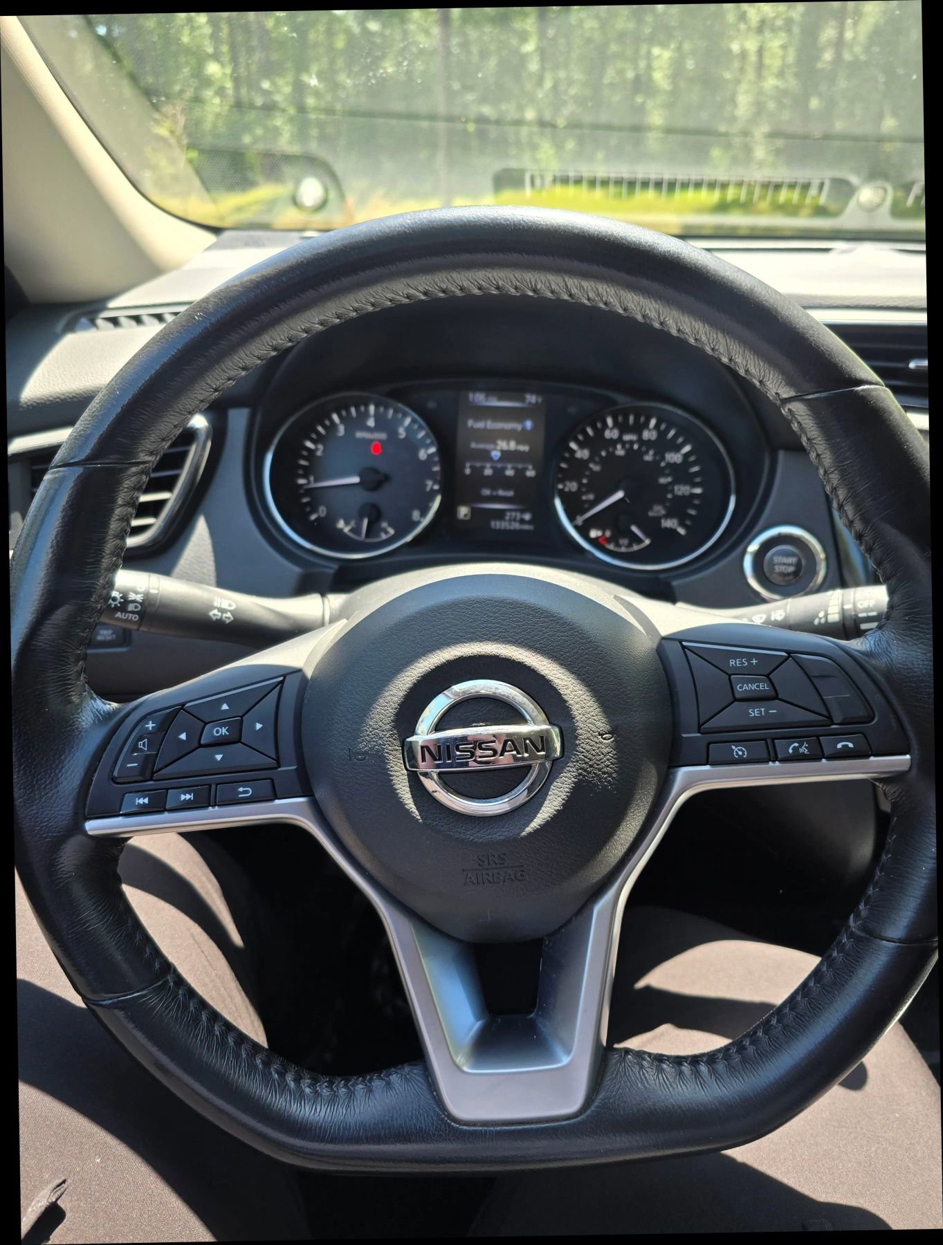 Used 2017 Nissan Rogue SV FWD image 23
