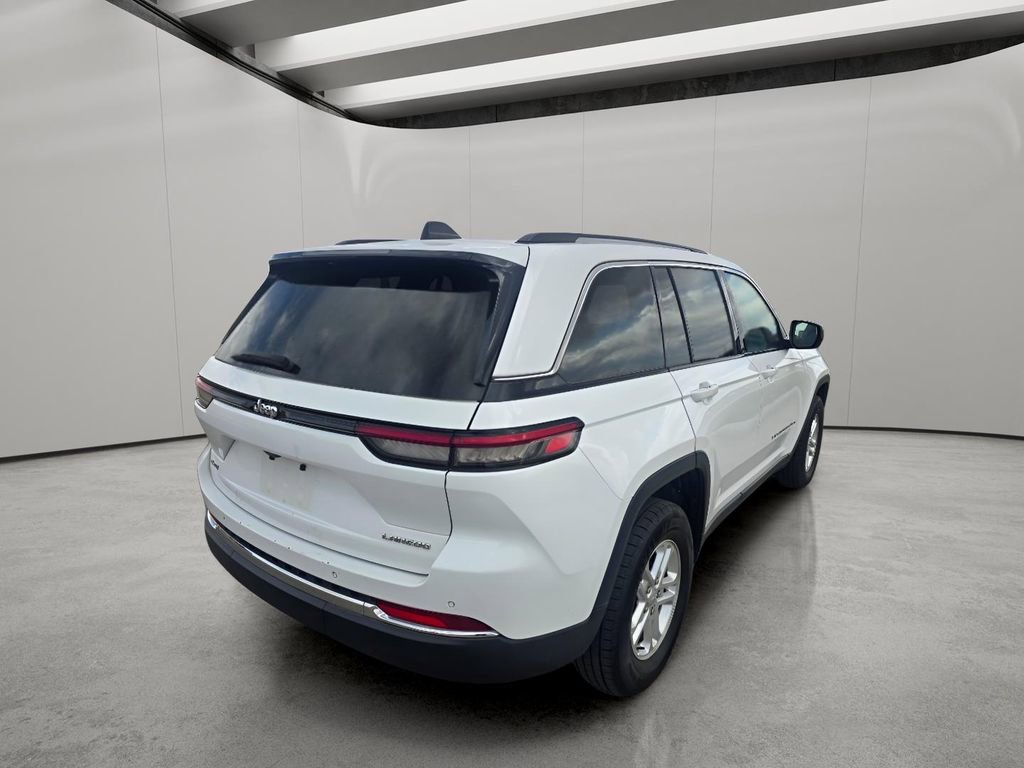 Used 2024 Jeep Grand Cherokee Laredo image 5