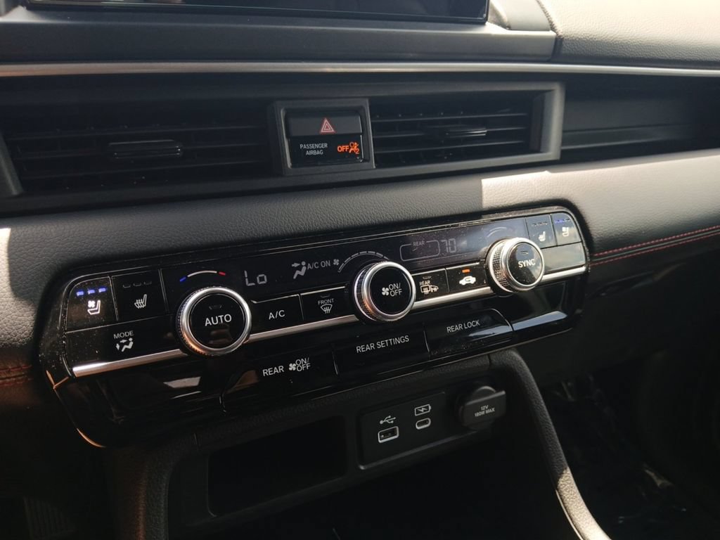 Used 2025 Honda Pilot Black Edition image 18