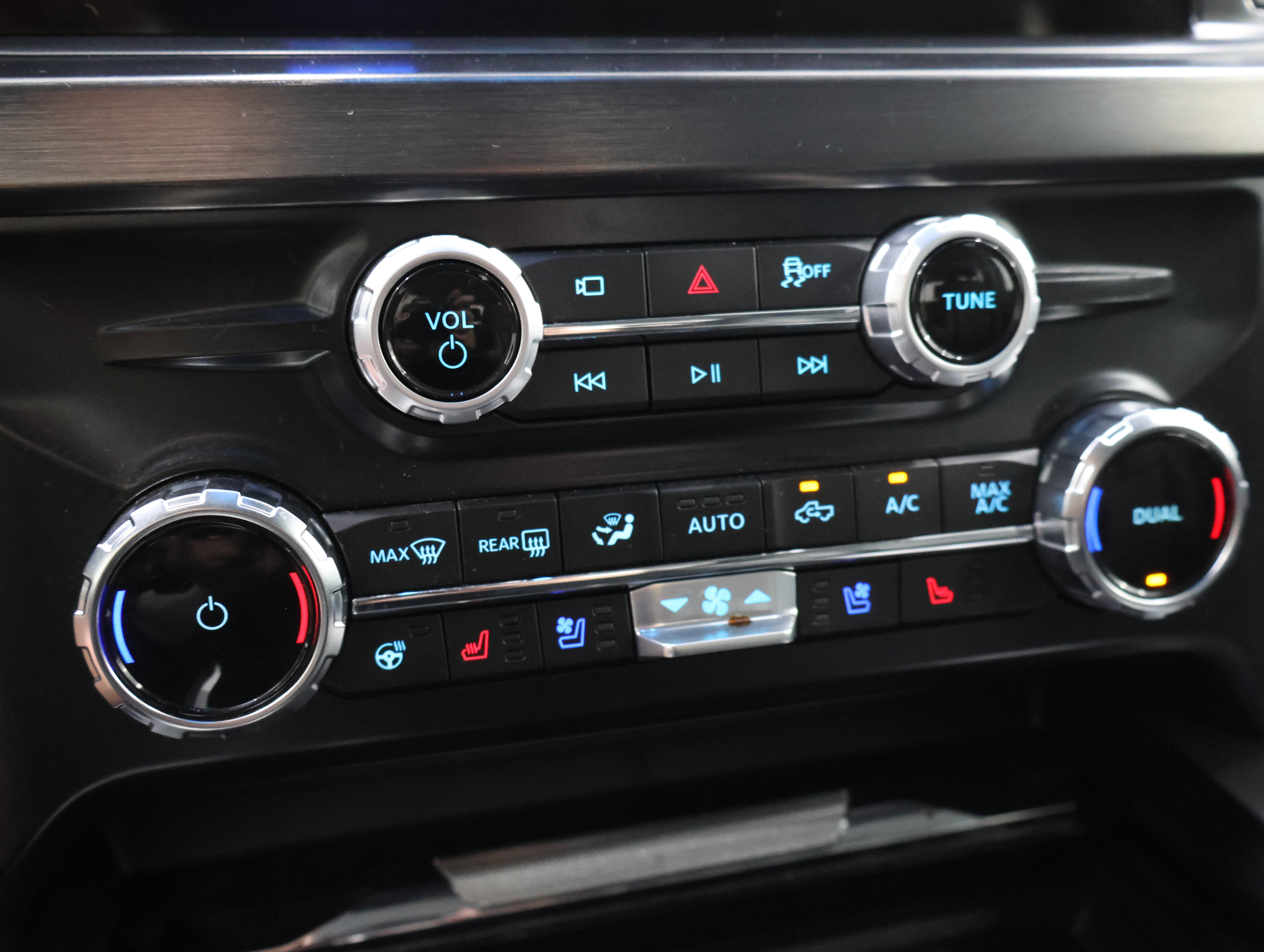 Used 2025 Ford F350 Lariat w/ Lariat Ultimate Package AWD/4WD image 55