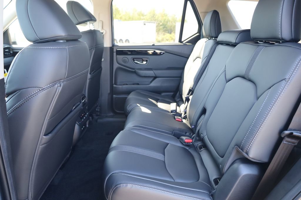 New 2025 Honda Pilot Touring image 29