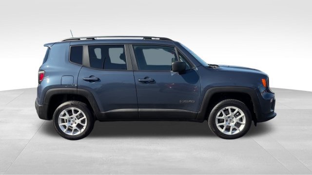 Used 2023 Jeep Renegade Latitude w/ Premium Group AWD/4WD image 8