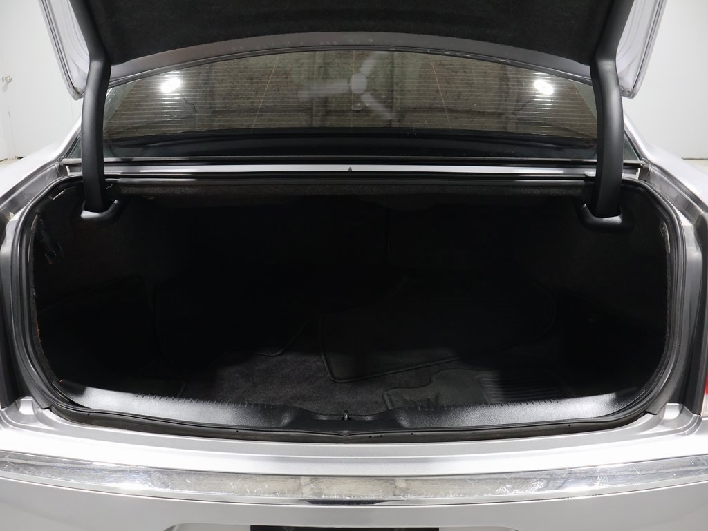 Used 2018 Chrysler 300 Limited image 18