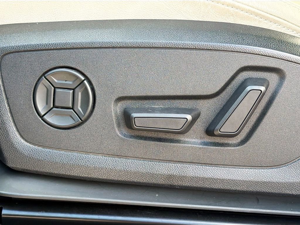 Used 2020 Audi Q3 2.0T Premium image 25