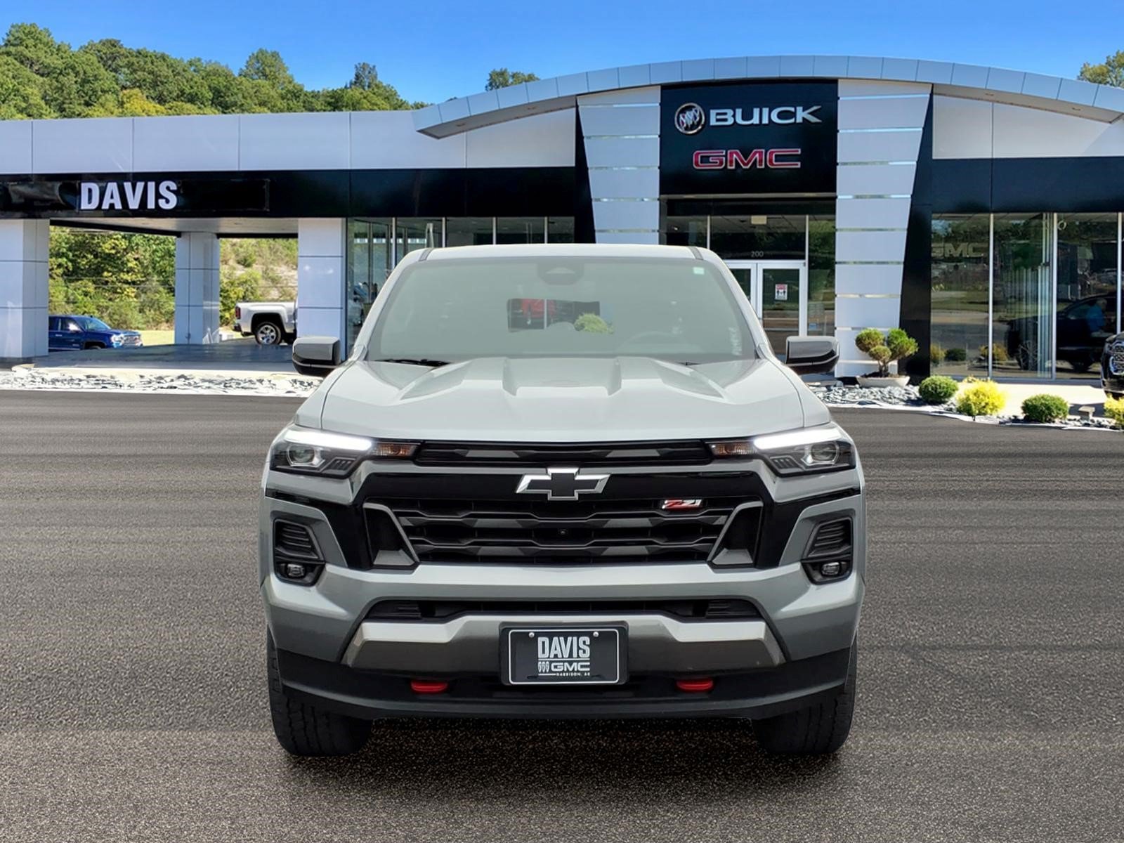 Used 2023 Chevrolet Colorado Z71 w/ Z71 Convenience Package 2 AWD/4WD image 2