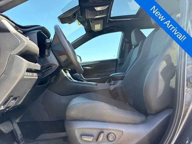 Used 2024 Toyota RAV4 SE w/ Convenience Package AWD/4WD image 12