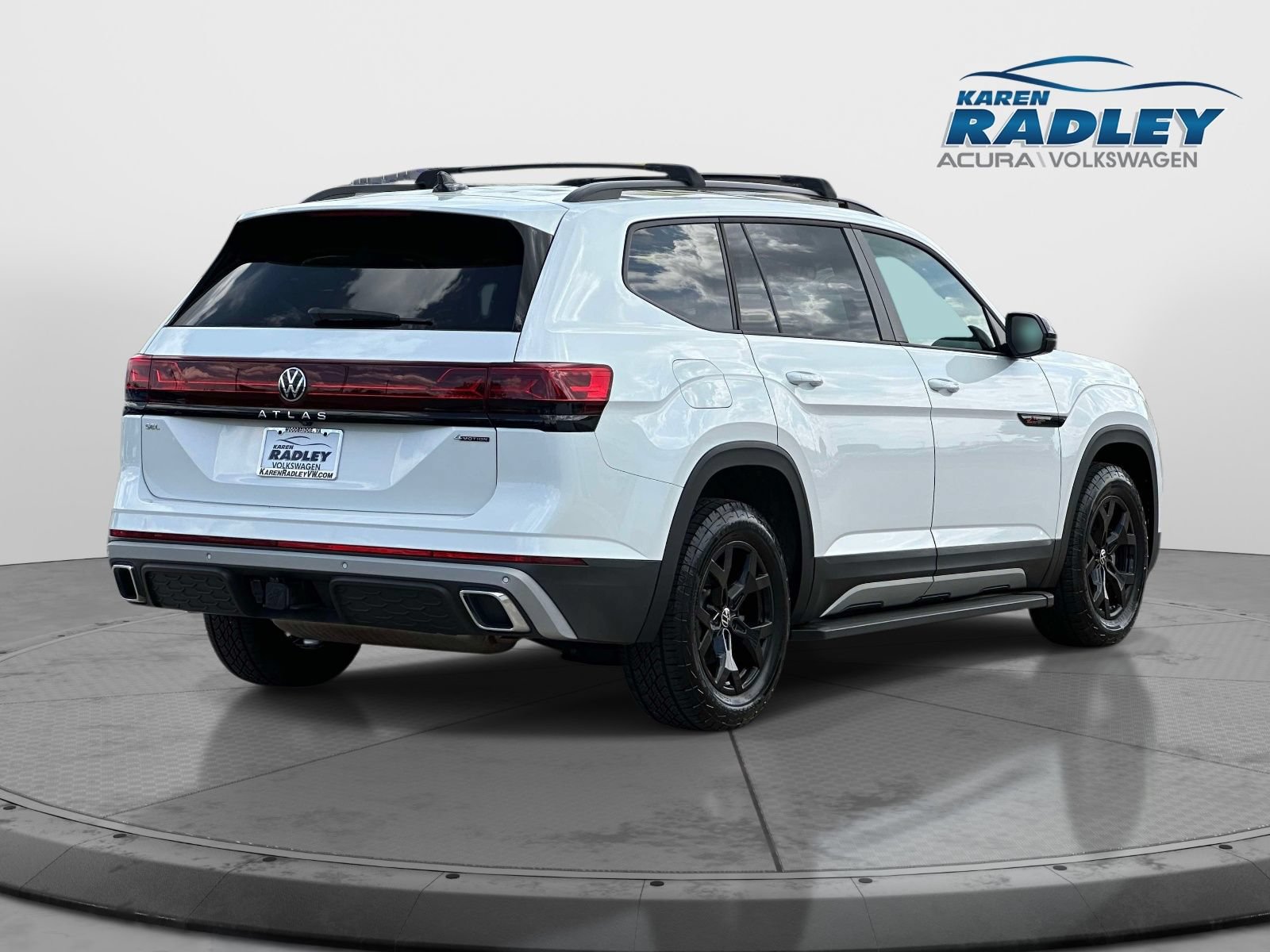 Used 2024 Volkswagen Atlas Peak Edition SEL AWD/4WD image 2
