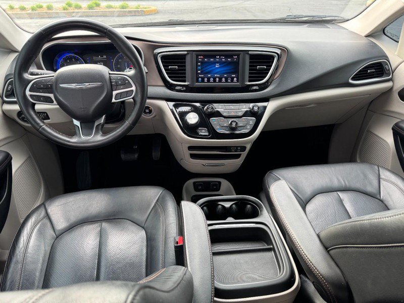 Used 2019 Chrysler Pacifica Touring-L FWD image 11