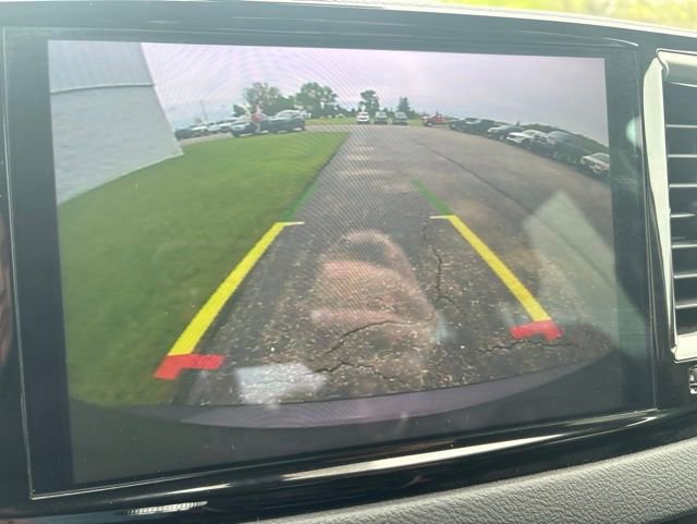 Used 2023 Chrysler Pacifica Touring-L FWD image 27